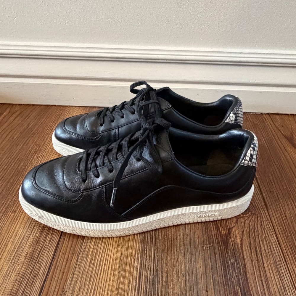 Vince Black Leather Low Top Sneakers Snakeskin Heel Tab Womens 7.5